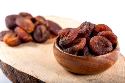 Organic,Dried,Apricots,In,Bowl,On,Wooden,Background