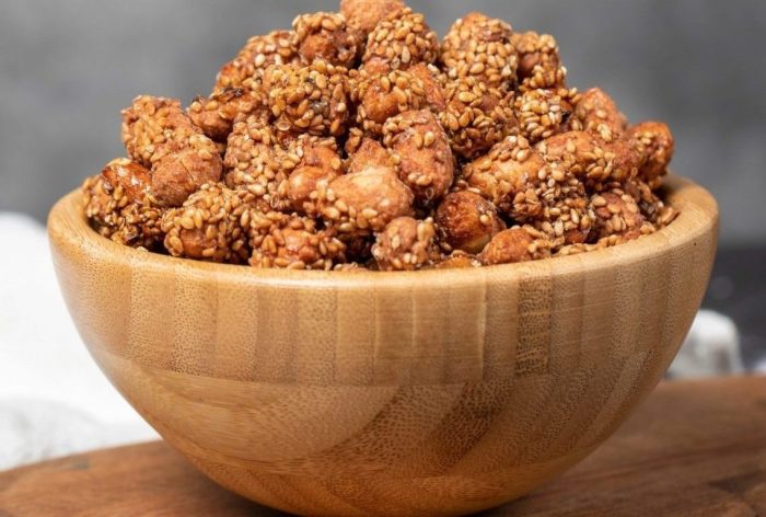 Honey,With,Sesame,Peanuts.,Sesame,Peanuts,In,Wooden,Bowl.,Superfood,